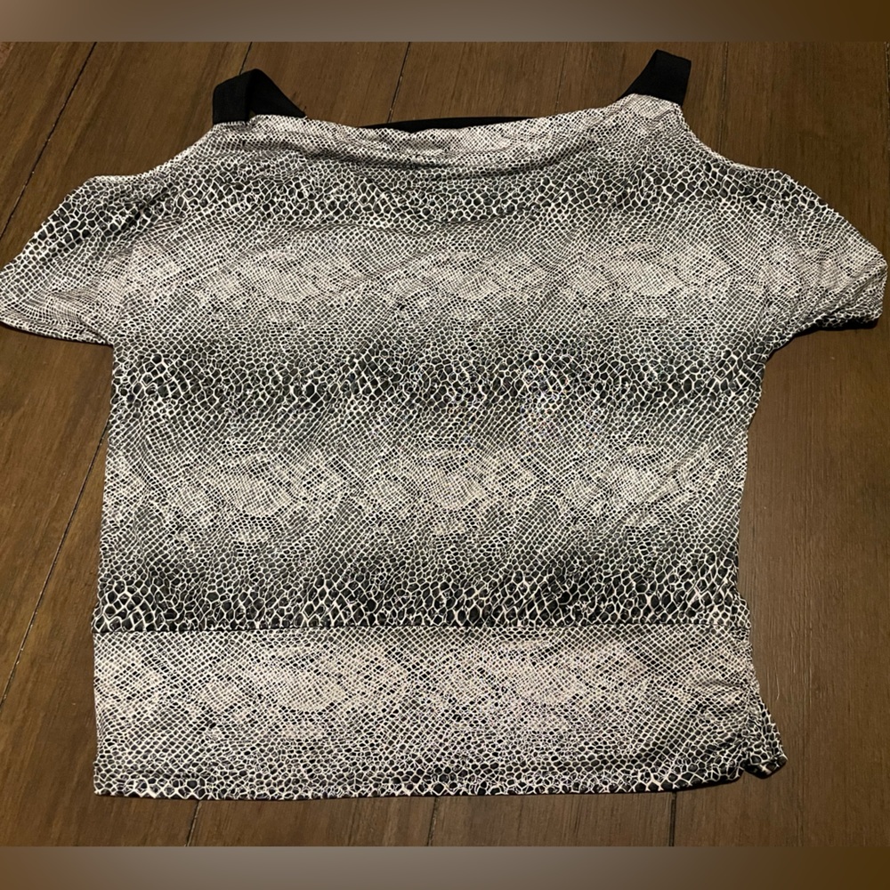 🔴 “Snakeskin” Cold Shoulder Drop Neck Blouse